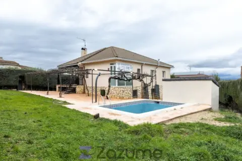 Chalet en calle C. Encina