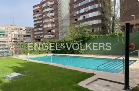 Piso en calle de Víctor Andrés Belaúnde