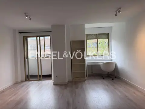 Piso en calle de Víctor Andrés Belaúnde