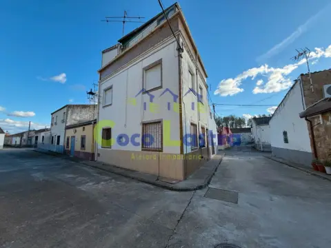 Casa adosada en calle del Oriente