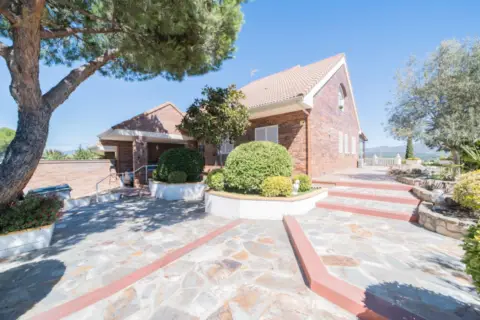 Casa pareada en calle de Tomillar