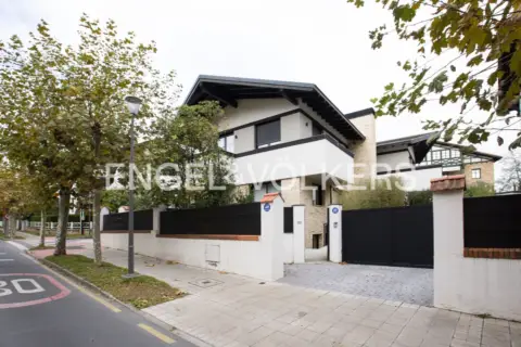 Casa adosada en Leioa Etorbidea