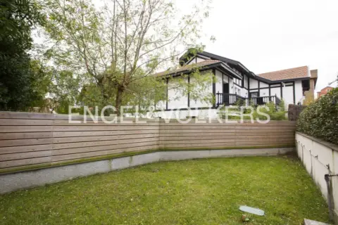 Casa adosada en Leioa Etorbidea