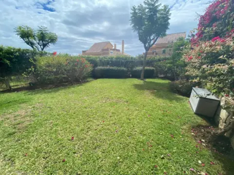 Casa adosada en calle Tramontana de Riviera
