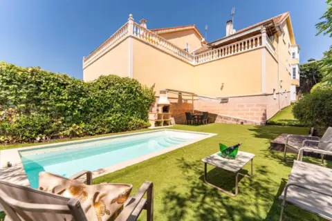 Casa pareada en calle de la Cumbre