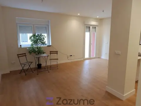 Piso en calle C. Juan Sebastián Elcano, nº 11