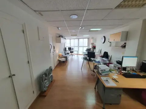 Oficina en Reina Victoria-Poeta Miguel Hernández