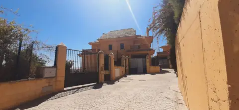 Casa adosada en calle Siroco de Riviera