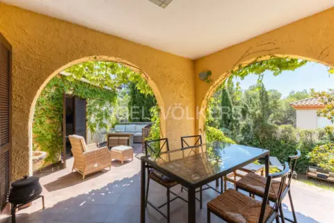 Casa en Montornés-Las Palmas-El Refugio