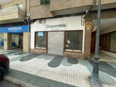 Local comercial en Avenida de la Reina Victoria Eugenia, 32