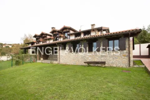 Casa adosada en Camino de Eguskitza