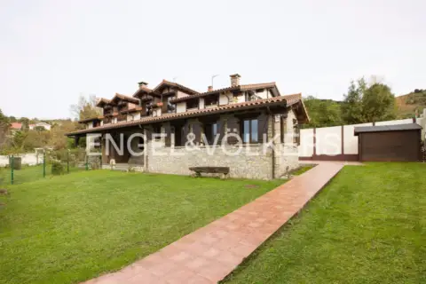 Casa adosada en Camino de Eguskitza
