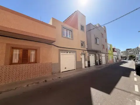 Casa adosada en calle Eusebio Navarro