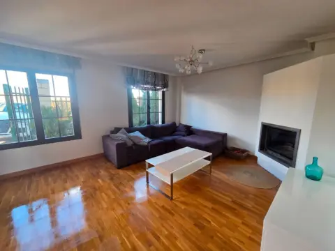 Casa adosada en calle de Rosalía de Castro