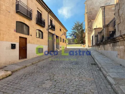 Casa adosada en calle de Doyague