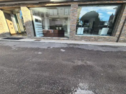 Local comercial en Avenida Benedicto Ruiz, 734