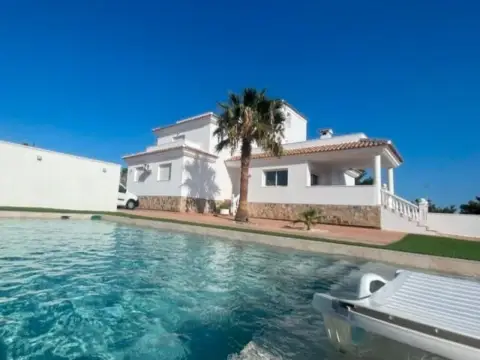 Chalet en calle Vall de Alcalà