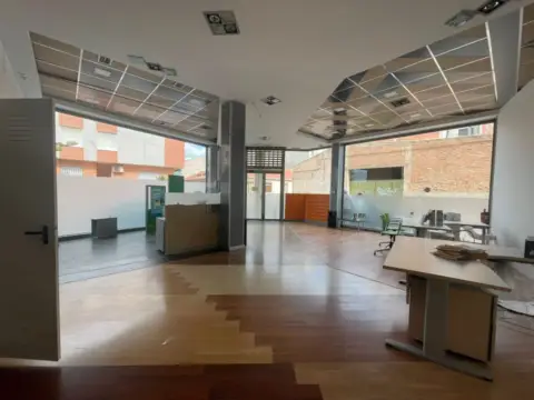 Local comercial en calle de los Extramuros, 1