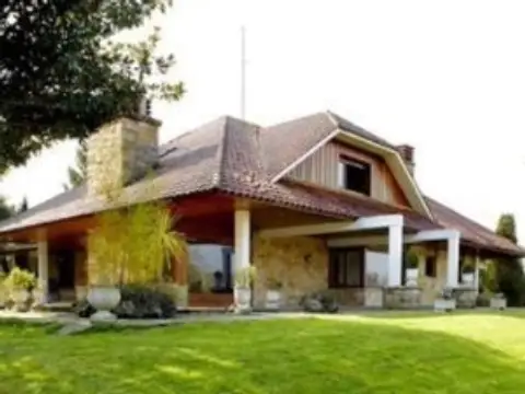 Chalet en Somió-Cabueñes