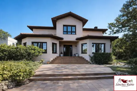 Chalet en calle de la Fuente del Rey, 34