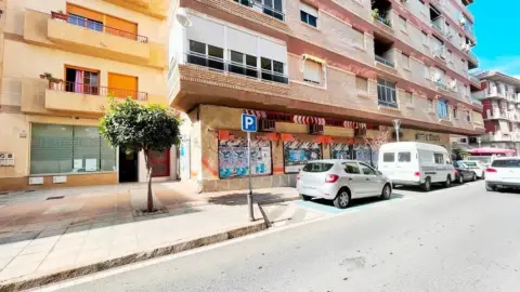 Local comercial en calle de la Cartuja, 9