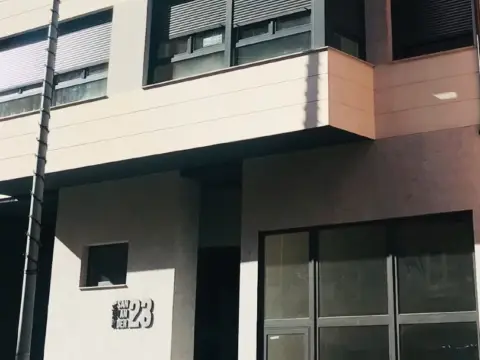 Local comercial en Avenida de Santander, 23