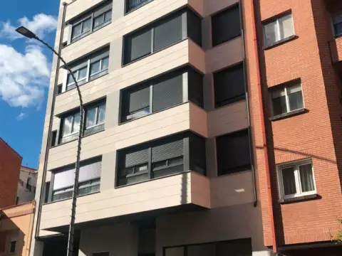 Local comercial en Avenida de Santander, 23