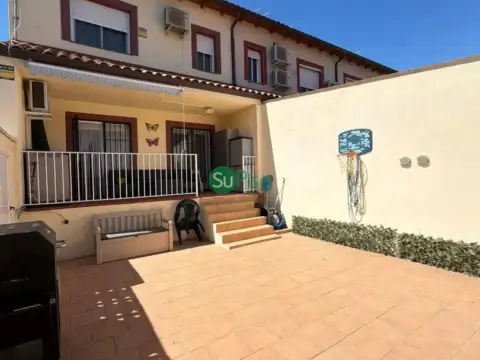Casa adosada en calle Barrio de la Estación, 2