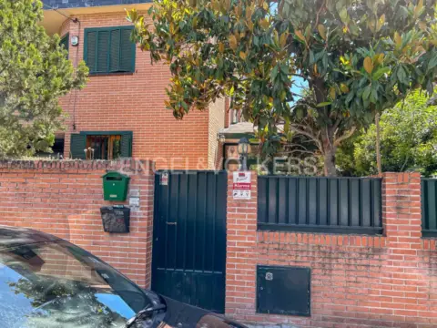 Casa en calle de Rafael Villa