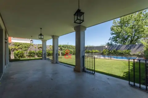 Casa adosada en calle Bellatrix