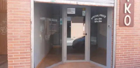Local comercial en calle de Miralrío, 6