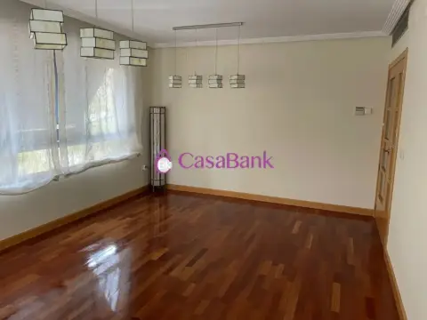 Piso en Santa Rosa-Valdeolleros