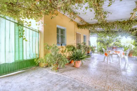 Casa rústica en Carrer de Juan Carlos I, 71