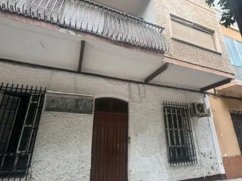 Edificio en calle de Carlos Ramírez de Arellano