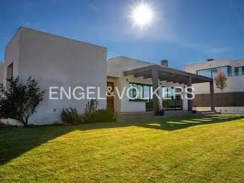 Casa en Los Satélites-Roza Martín