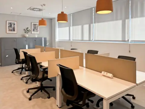 Oficina en calle calle Almutamid, nº 6