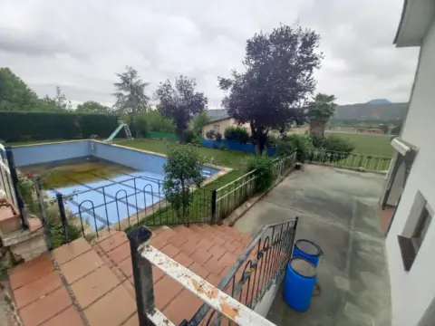 Chalet en Albelda de Iregua