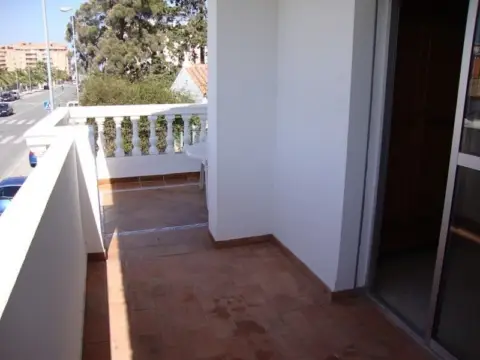 Casa adosada en Avenida de las Piletas