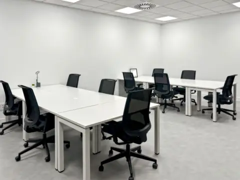 Oficina en calle calle Almutamid, nº 6