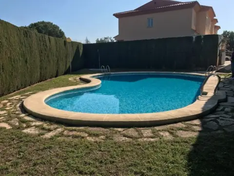 Chalet en Santa Anna-Urbanitzacions