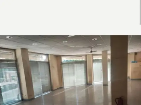 Local comercial en Carrer de la Indústria