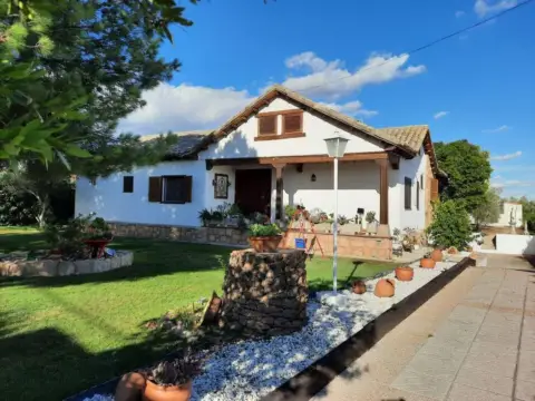 Chalet en Escalona