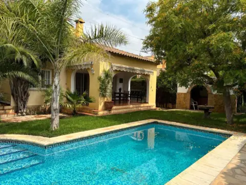 Chalet en Carrer 136, 19