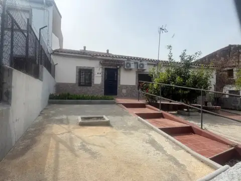 Casa pareada en calle Adolfo de Miguel