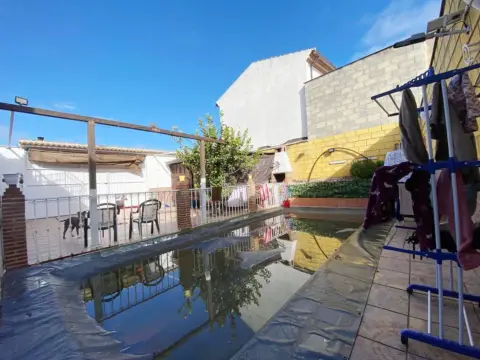 Casa adosada en calle Clara Campoamor, 21