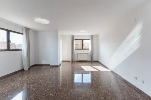 Piso en Avenida de las Cortes Valencianas