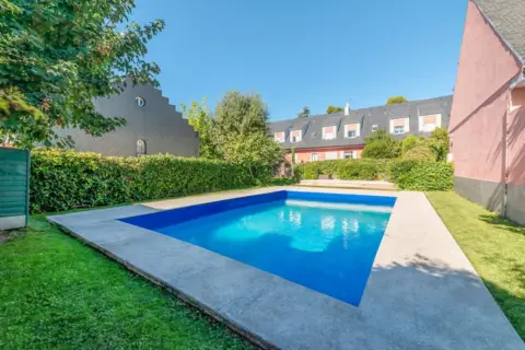 Casa adosada en Avenida de los Reyes Católicos, 17