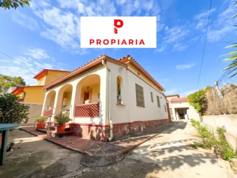 Casa en Avinguda de Pau Negre