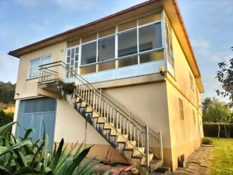 Casa en calle Lugar Beade