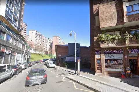 Garage in calle Cocherito de Bilbao, 14